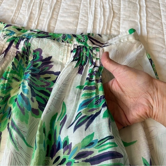 Tahari silk blend pleated floral A line knee length skirt.  SZ 8 - Picture 5 of 14